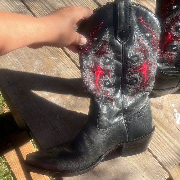 Gypsy rose size 8 cowgirl boots 
Gorgeous red and black with rhinestones - Picture 11 of 17